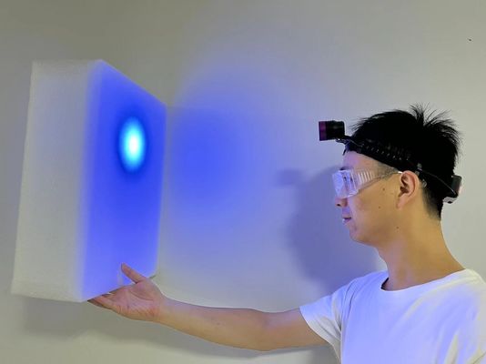 Fluorescerende Magnetische Deeltjes UV-Hoofdlamp DG-3101S met een piek golflengte van 365-370nm en 2 stuks 18650 lithium batterijen