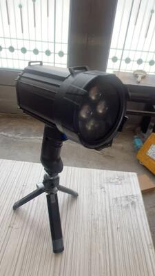 Met standaard handheld oplaadbare LED-UV lamp