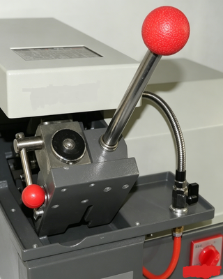 HC-300E 2800R/min Laboratoriummetallografie Proefsnijmachine met circulerend koelsysteem voor materiaalonderzoek