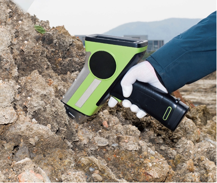 HXRF-800 Handheld XRF Ground Heavy Metal Detector met een analysebereik van Mg tot U, lichtgewicht 1,5 kg en een werktemperatuur van -10 °C tot 50 °C